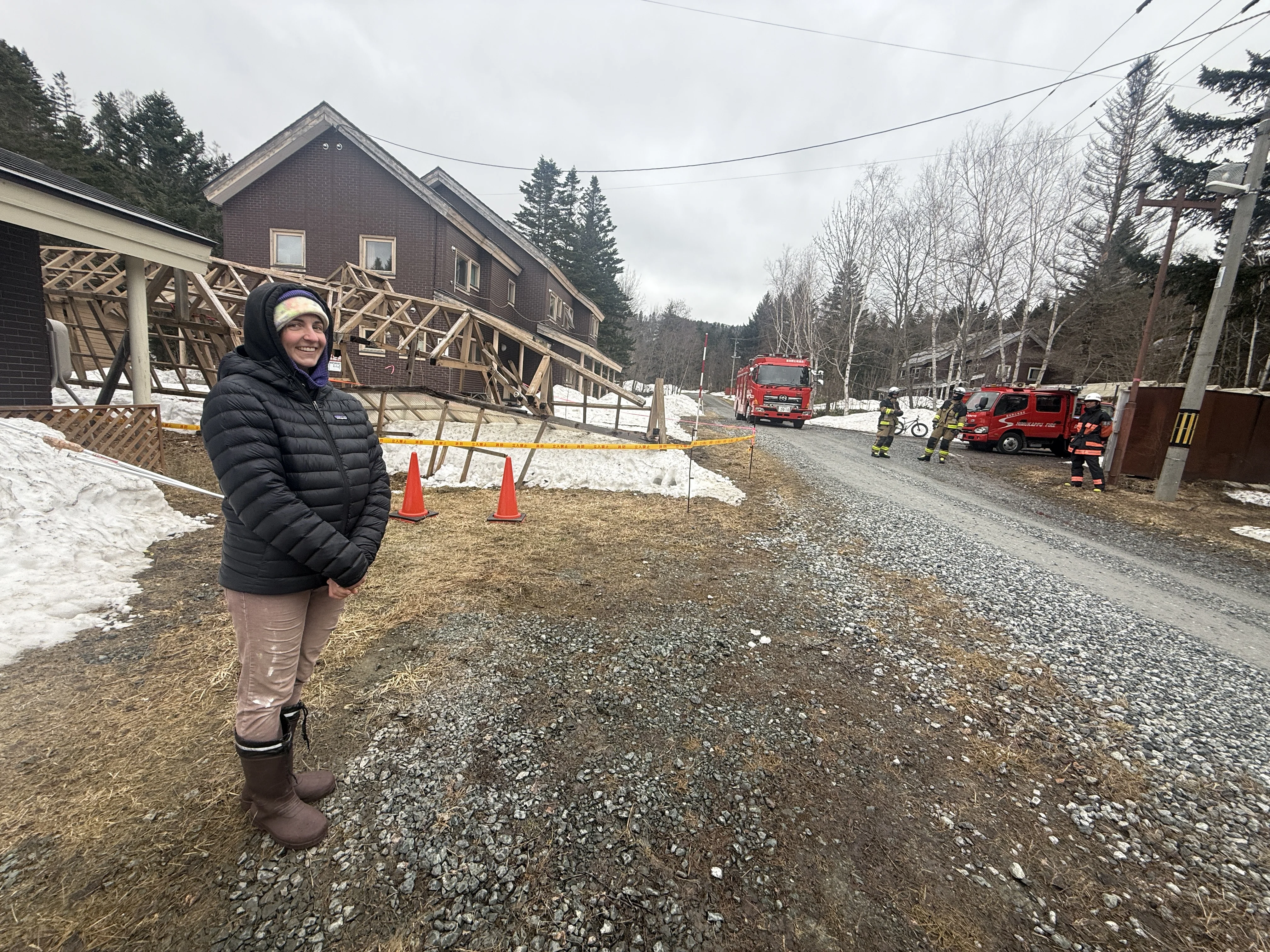 collapsed walkway and fire department at Tomamu